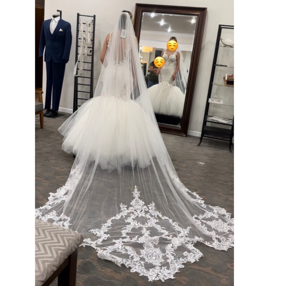 Maggie Sottero Wedding/Bridal Veil